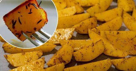 Pieczone ziemniaki z parmezanem i czosnkiem. Aromatyczne i chrupiące