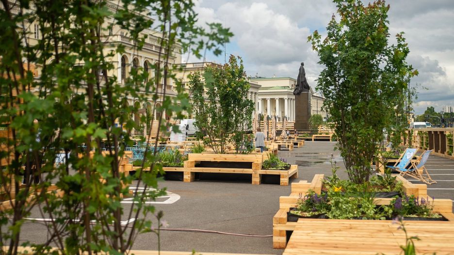 Strefa relaksu na pl. Bankowym w Warszawie