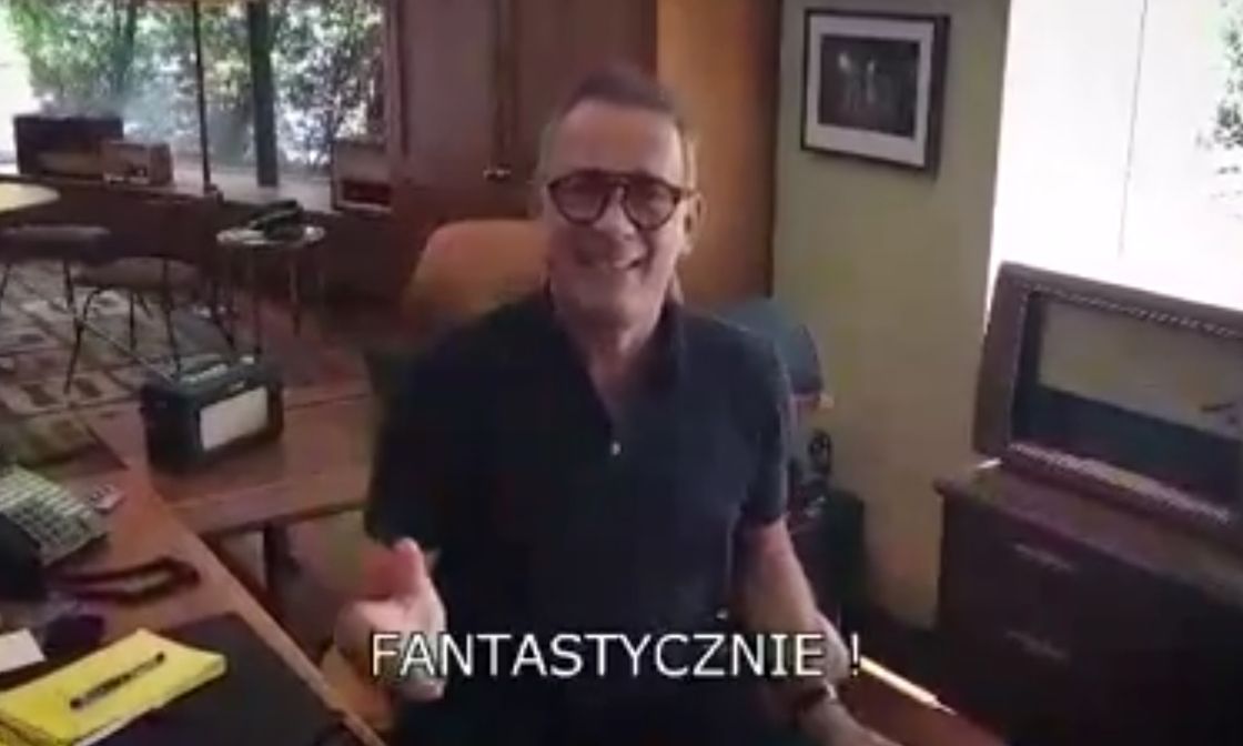 "FANTASTYCZNIE!" Tak Tom Hanks dziękuje Polakom za Fiata 126p [WIDEO]