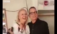 BBC zachwycone fiatem dla Hanksa. Filmik ma miliony odsłon