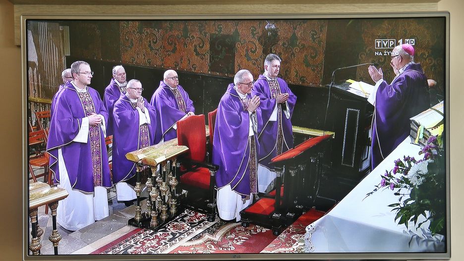 Triduum Paschalne w TV i online. Transmisja mszy świętej online w Wielki Piątek, Wielką Sobotę, Niedzielę Wielkanocną i Poniedziałek Wielkanocny.