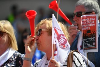 Nauczyciele rozważają strajk. O pensji kierowcy autobusu mogą tylko marzyć