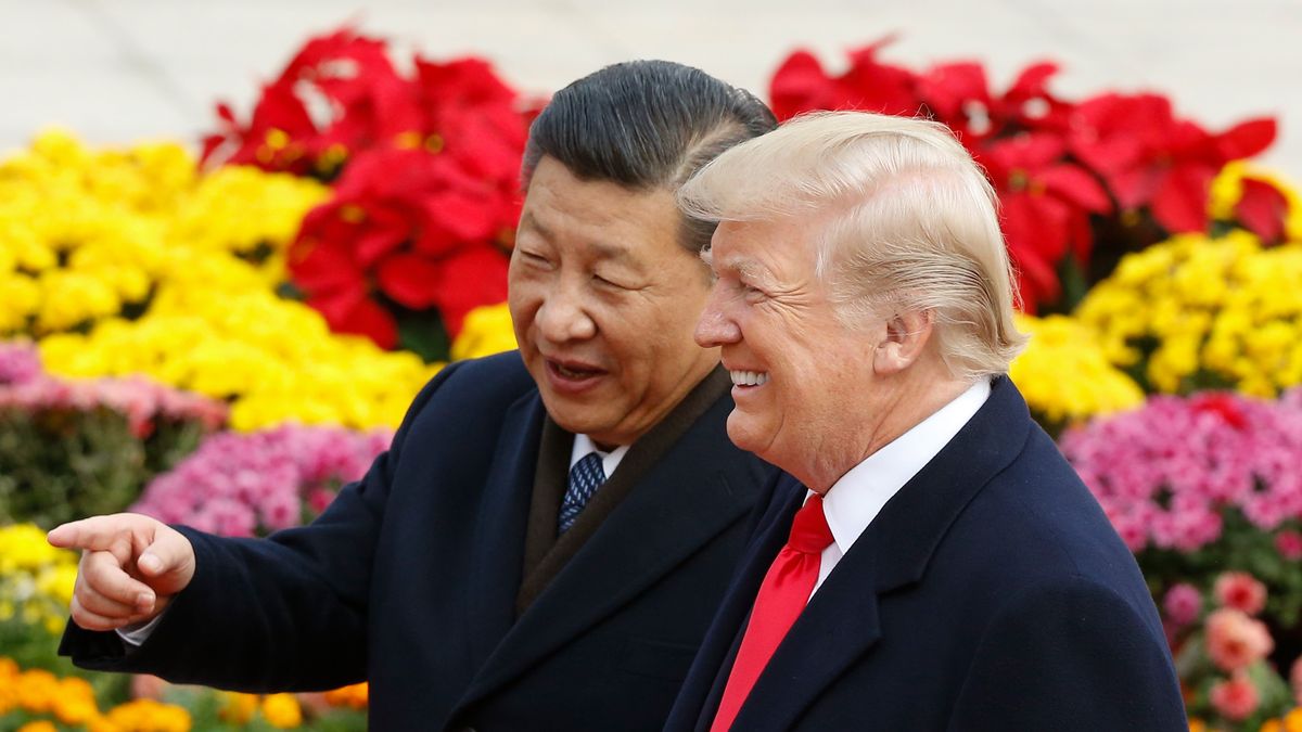 Przywódcy USA Donald Trump i Chin Xi Jinping podczas spotkania w listopadzie. Teraz mają mniej powodów do uśmiechu