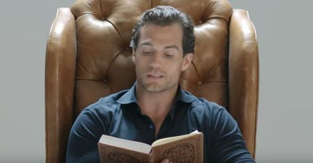 Henry Cavill czyta książkę Sapkowskiego. 5 minut życia musicie poświęcić i to obejrzeć