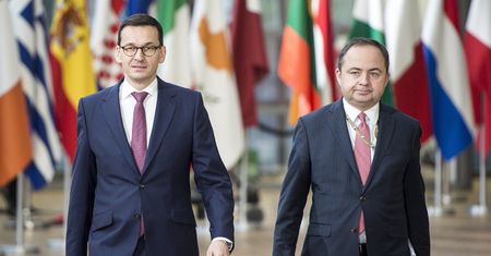 Zdaniem Szymańskiego szybki wyjazd premiera z Brukseli nie był niezwykły. Uważa, że opozycja dramatyzuje