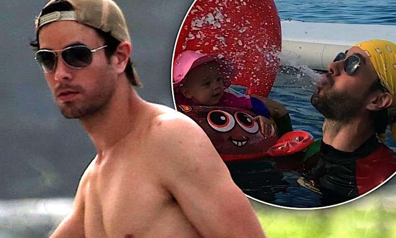 To trzeba zobaczyć! Boski Enrique Iglesias pluska się w basenie ze swoją śliczną córeczką. Ale jak ją rozbawił [WIDEO]