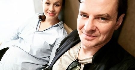 Marcin Kwaśny został ojcem! Aktor zdradził płeć i imię dziecka. Jest też pierwsze zdjęcie. Sama słodycz