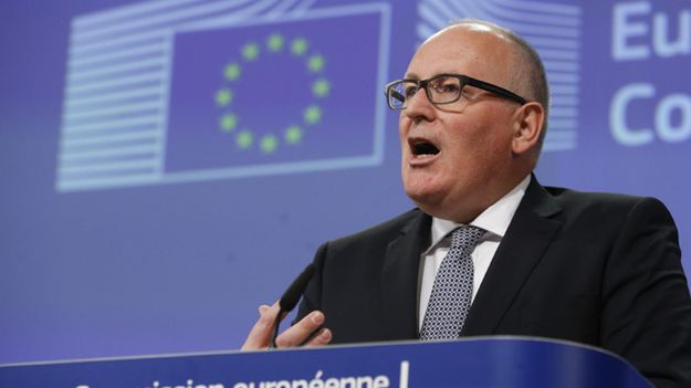 Frans Timmermans przypomniał, czego oczekuje Unia od Polski 