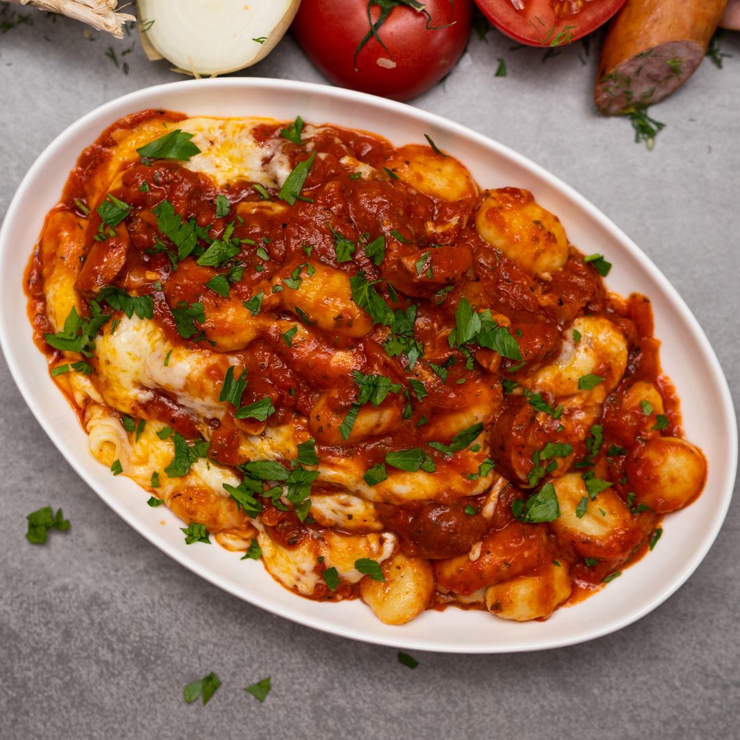 Gnocchi z kiełbasą w sosie pomidorowym