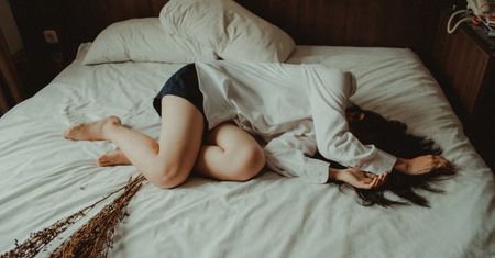 Chodzenie bez podpaski to przywilej? Feministki propagują "wolne krwawienie"