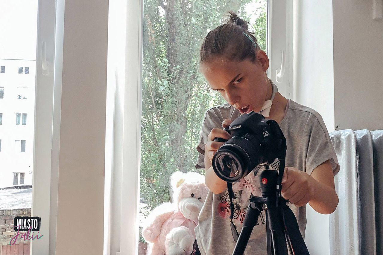 Myśleli, że jest nieśmiałą 15-latką. Wszystko się zmieniło, gdy stanęła przed kamerą