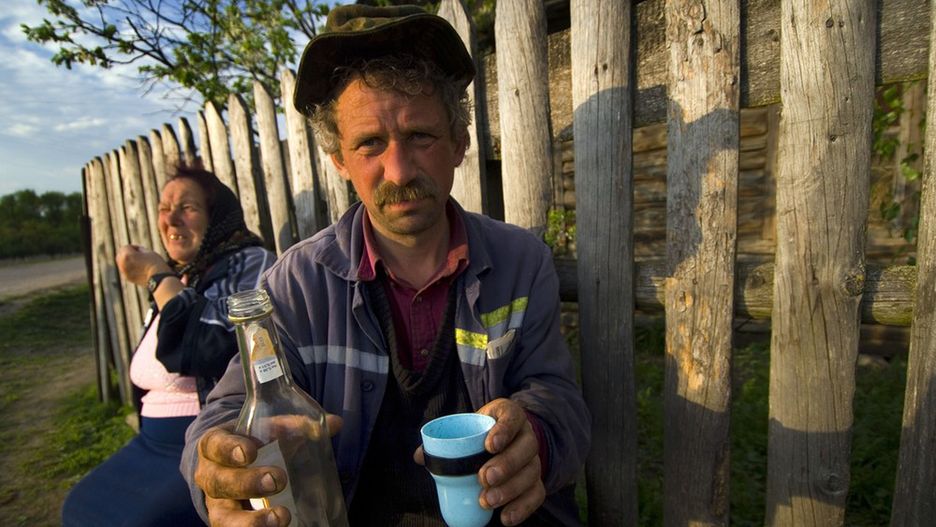 Nielegalny alkohol w Polsce wciąż jest rzeczą powszechną.