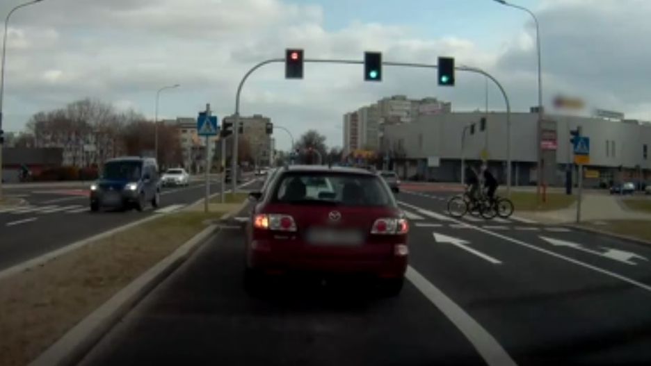 Niebezpieczny przejazd na rowerach