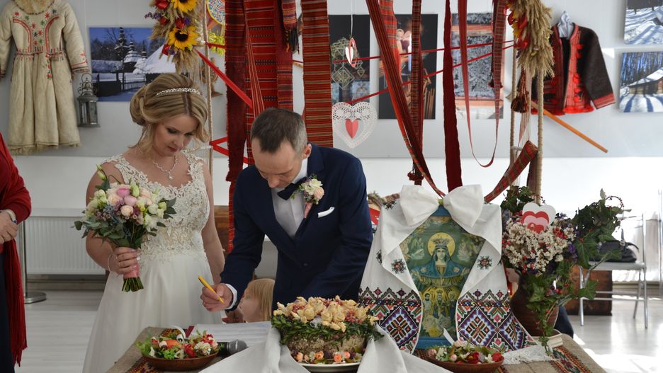 Aneta z Olegiem podczas wesela. Zdjęcie pochodzi z archiwum prywatnego, zakaz kopiowania.