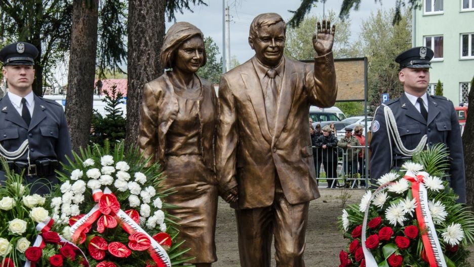 Zatrzymany sprawca znieważenia pomnik Lecha Kaczyńskiego