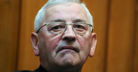 Pieronek o ekshumacjach: zdarzaj się takie bolesne wpadki