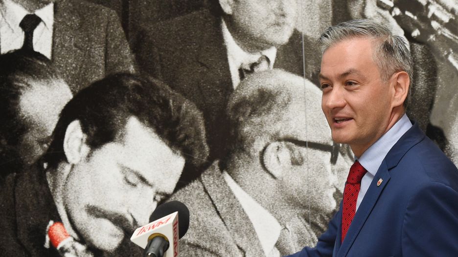 Robert Biedroń podczas konferencji prasowej po spotkaniu z Lechem Wałęsą w Gdańsku
