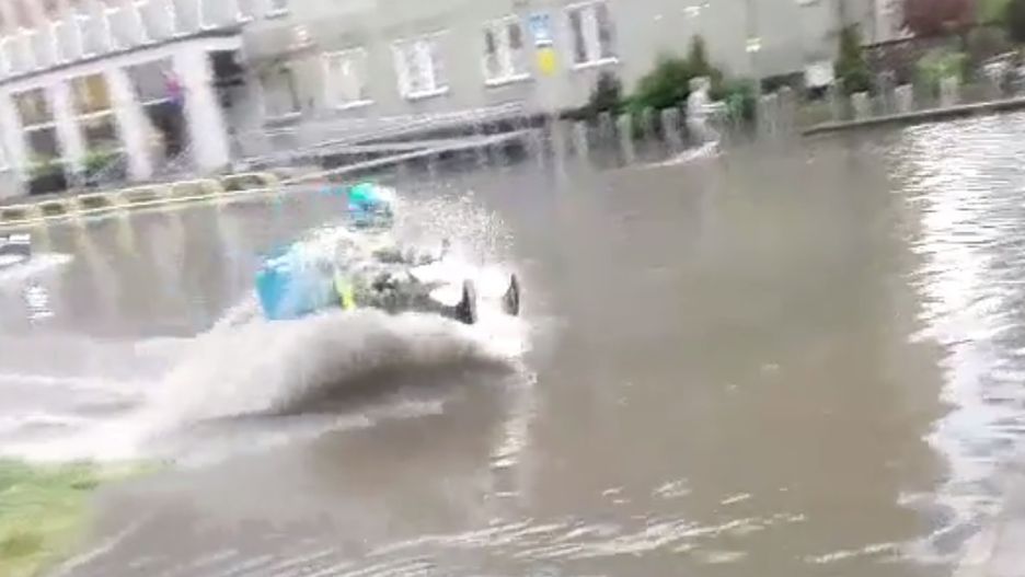 Zazwyczaj podobna ilość deszczu spada nie w 30 minut, a w miesiąc