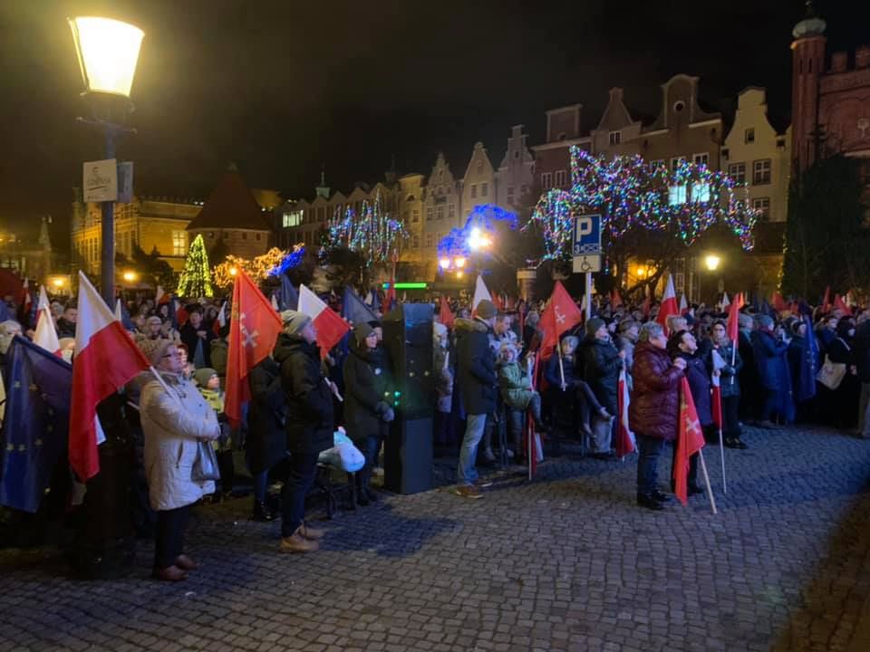 Gdańsk. Mieszkańcy miasta oddają hołd Pawłowi Adamowiczowi