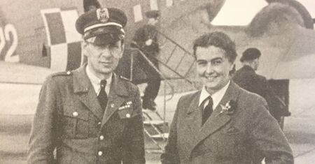 Walczyła w szeregach AK, została pierwszą stewardessą w historii LOT