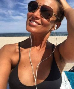 Ilona Felicjańska nie martwi się czekającą ją sprawą w sądzie. Opala się na plażach Florydy