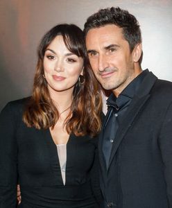 Paulina Krupińska i Sebastian Karpiel-Bułecka śpiewają razem kolędę