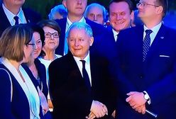 Jarosław Kaczyński i politycy PiS roześmiani na miesięcznicy. Wiemy, co ich tak rozbawiło