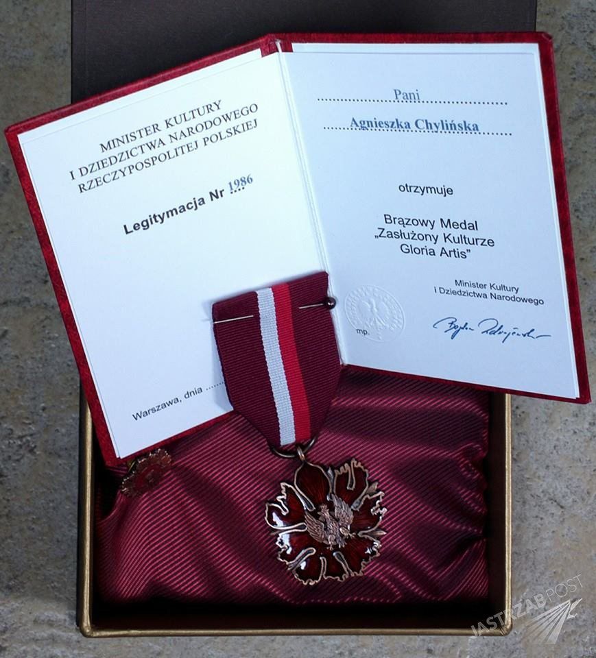 Agnieszka Chylińska dostała brązowy medal Gloria Artis 2015