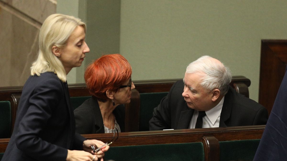 Teresa Czerwińska, Elżbieta Rafalska i Jarosław Kaczyński. Obie panie mają odejść z rządu - Rafalska trafi do Parlamentu Europejskiego