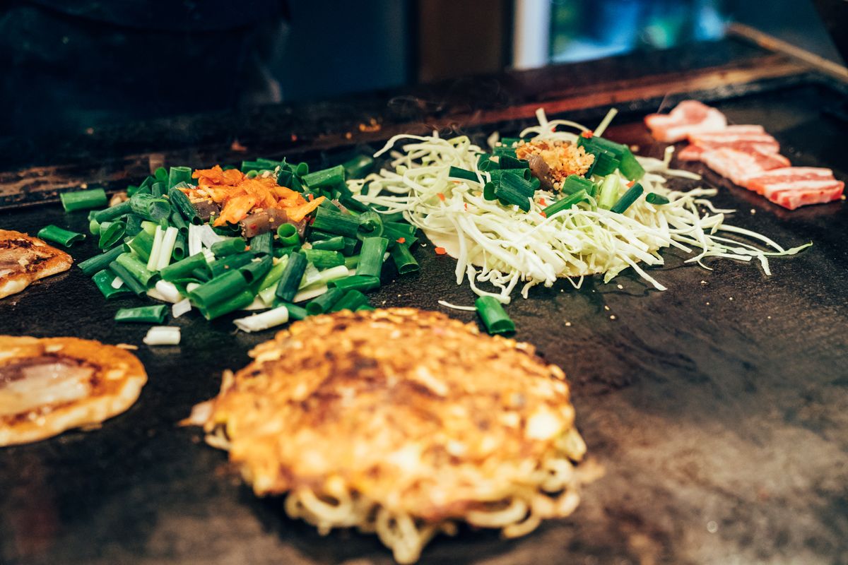 Okonomiyaki – street food z Japonii