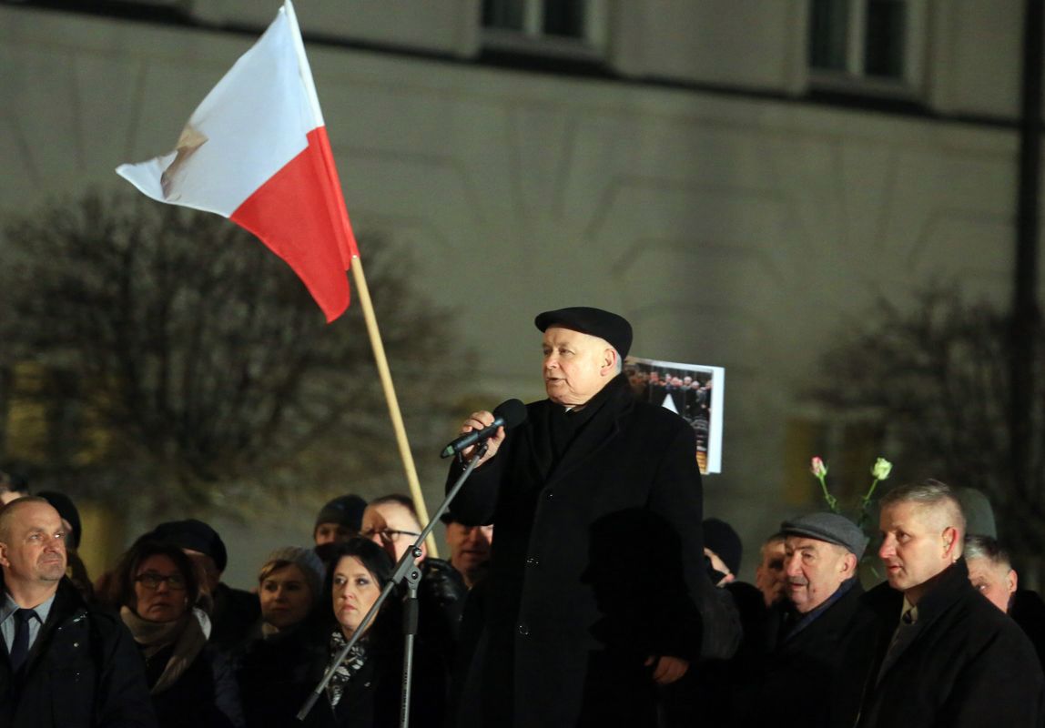 Sondaż CBOS. Maleje poparcie dla budowy pomnika ofiar katastrofy smoleńskiej