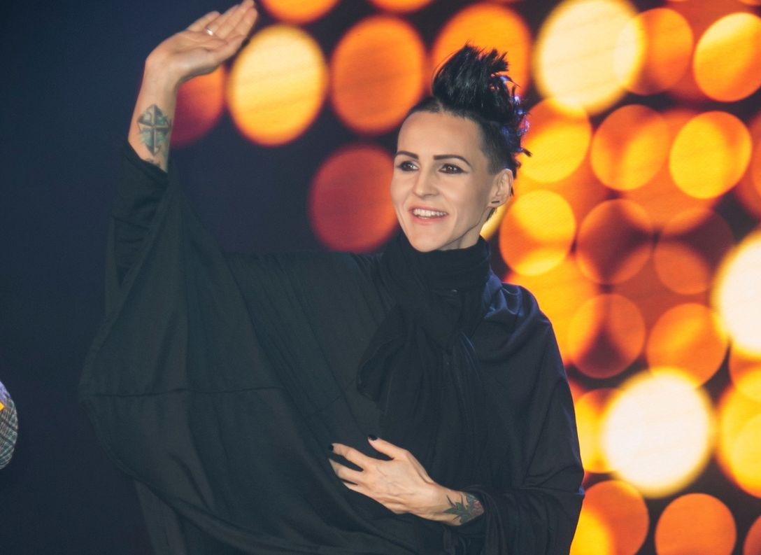 Chylińska w zaskakującej stylizacji na konferencji. Chce odwrócić uwagę od szczupłej sylwetki?