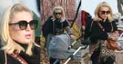 Ciężarna Martyna Gliwińska pcha wózek na spacerze ze znajomymi. Nie było z nią Jarka Bieniuka...