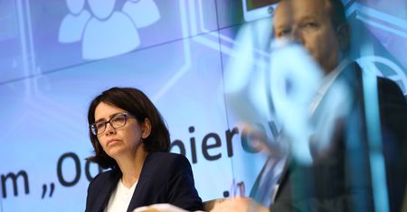 Streżyńska musiała odejść. Powód? Nie przyjęła oferty "nie do odrzucenia bez konsekwencji" od Gowina
