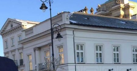 Przygotowania do miesięcznicy. Snajperzy chroniący polityków już siedzą na dachu