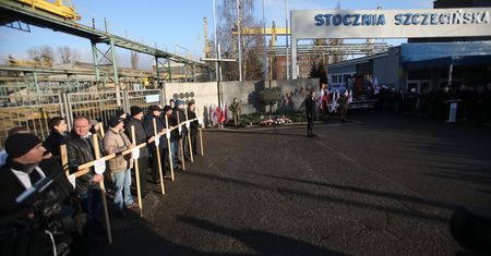 Ostatnia decyzja Macierewicza? Zmienił nazwę stoczni w Szczecinie