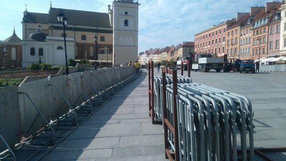 Krakowskie Przedmieście przed lipcową miesięcznicą smoleńską.