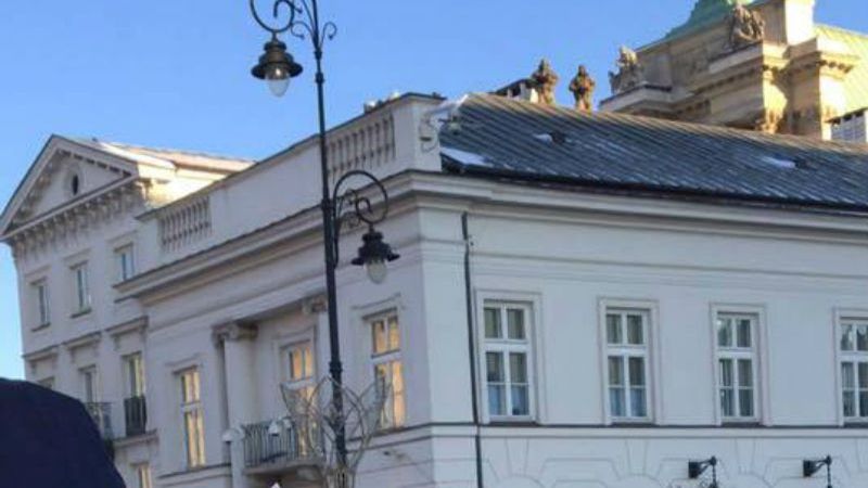 Zielone ludziki na dachu to najprawdopodobniej  snajperzy Służby Ochrony Państwa