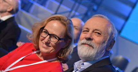 Skandaliczna grafika na profilu żony polityka PO. Przewodnicząca po naszym telefonie kasuje wpis