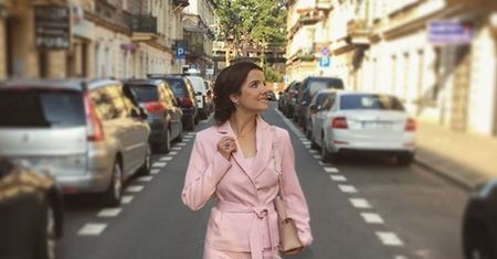 Zorganizowała jej wieczór panieński i zaśpiewała w chórze. Joanna Jabłczyńska na ślubie Krupy