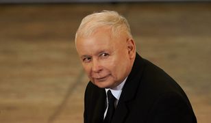 Policja przez całą dobę pilnuje domu Kaczyńskiego. Mieszkańcy protestują