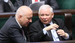 "Kontroluje sytuację w partii i w Polsce". Kaczyński wraca do gry