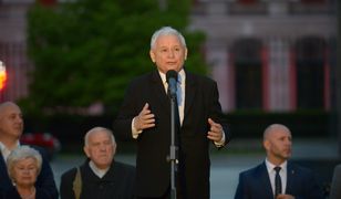 Kaczyński na miesięcznicy: Ekshumacje pokazały bezmiar barbarzyństwa