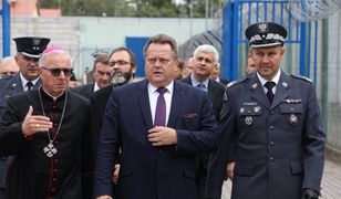 Jarosław Zieliński z wizytą w więzieniu. Nie było konfetti i Nowenny, były za to pląsy cheerleaderek