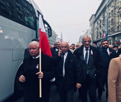 Marsz Biało-Czerwony: Kaczyński ma swoją flagę. Jest wyjątkiem wśród polityków