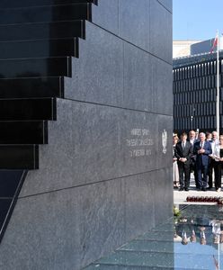 Miał pomóc w postawieniu pomnika smoleńskiego. Pracownik ratusza dostał pracę w Orlenie