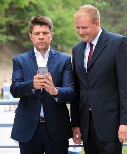 Opozycja dostaje instrukcje z TVN? Mocne oskarżenia posła Kukiz'15