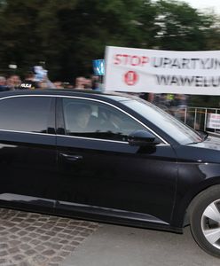 Kaczyński chce pozwać ludzi, którzy utrudniają mu odwiedziny grobu brata na Wawelu
