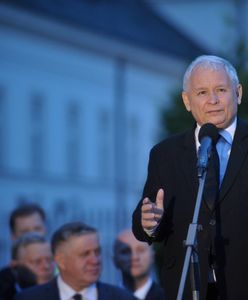 87. miesięcznica smoleńska. Kaczyński: będziemy kontynuowali swój marsz aż do momentu, kiedy staną pomniki