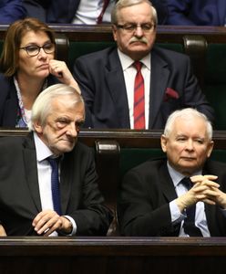 PiS zdaniem Polaków osłabił demokrację w Polsce. Nowy sondaż